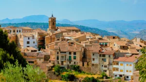 En el pueblo de Letur (Albacete) puedes conseguir una vivienda de tres dormitorios y comodidades para teletrabajar por menos de 400 euros.