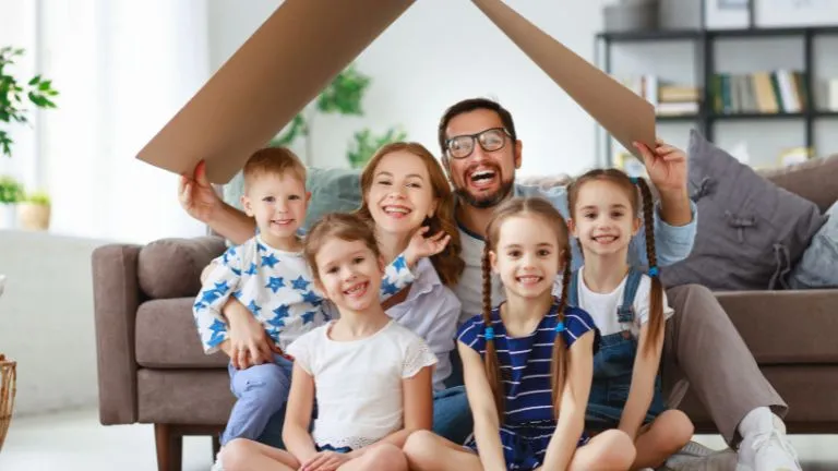 Descuentos en el transporte público y deducciones impositivas son parte de una serie de beneficios para las familias numerosas.