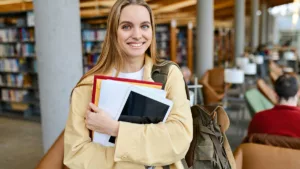 Son 960 cupos destinados a que estudiantes matriculados en las Universidades españolas reciban una ayuda económica.