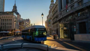 Jóvenes andaluces menores de 30 años pueden solicitar la Tarjeta Joven de Transporte.