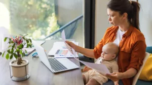 Hay una ayuda económica del 10% del valor del Salario Social Básico destinada a quienes viven con menores de 25 años.