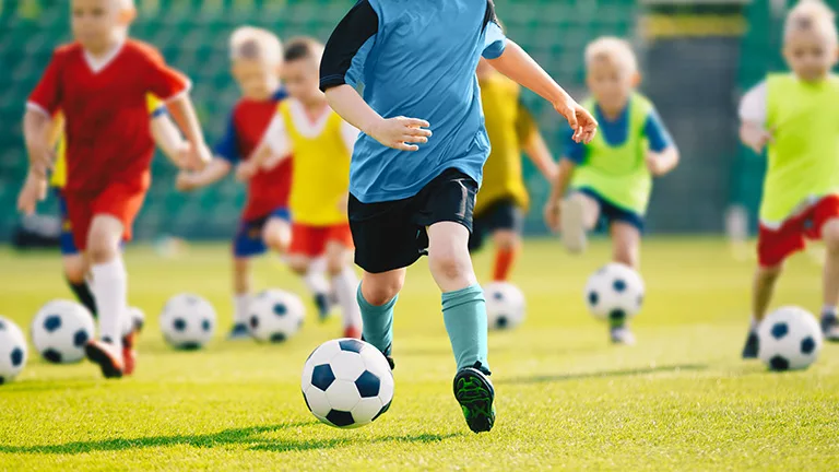 Es un programa que busca incentivar la práctica deportiva de niños y adolescentes.