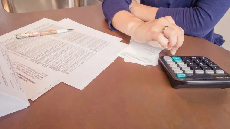 Los solicitantes deberán tener 52 años o más en la fecha en que se cumplan los requisitos para acceder al subsidio.