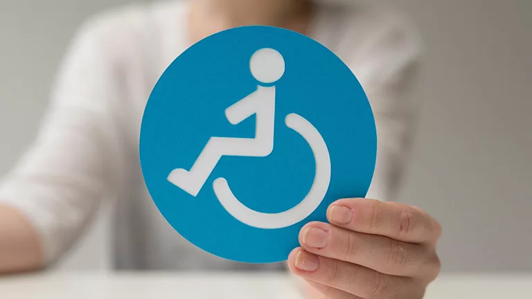 La Unión Europea propone la Tarjeta Europea de Discapacidad y de Estacionamiento.
