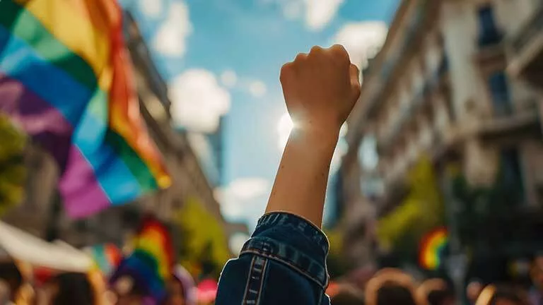 El servicio 028 nace para generar apoyo al colectivo LGTBI+ y prestar una atención integral