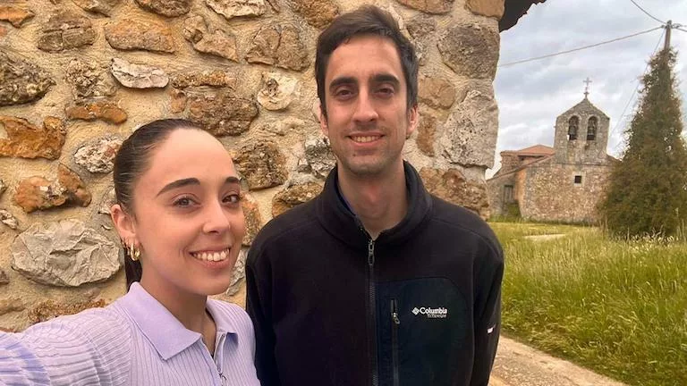 Gabriel y Victoria nos cuentan los beneficios de vivir en un pueblo.