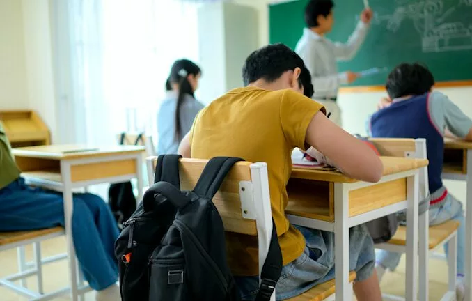 Descubre las ayudas para material escolar en Galicia este 2025.