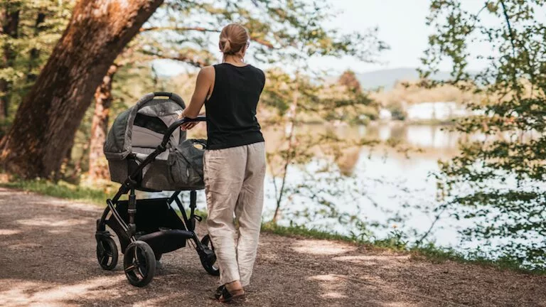 Descubre las ayudas para madres solteras por Comunidad Autónoma en España