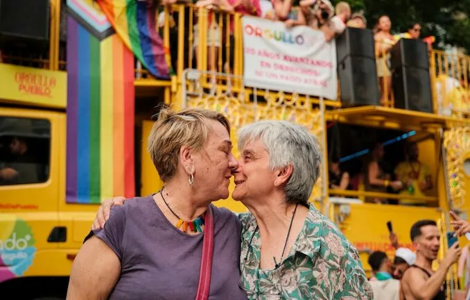 Conoce la iniciativa que está llevando la diversidad a las zonas rurales de España: Orgullo de Pueblo.