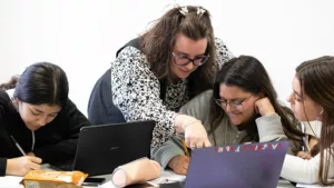 "Estar presentes": la filosofía que mueve a Fundación Adsis en su lucha contra la exclusión