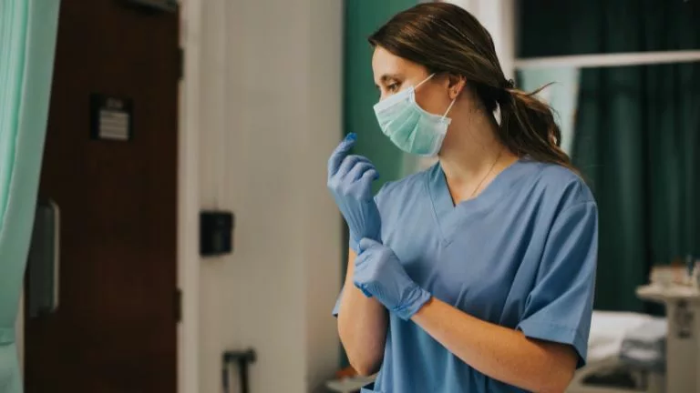 Conoce tus derechos si te toca trabajar un día festivo.