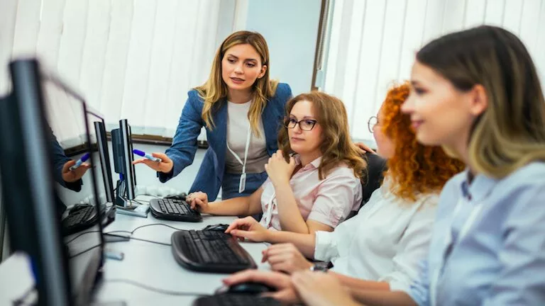 Punt Labora ofrece cursos gratuitos y empleo en la Comunidad Valenciana