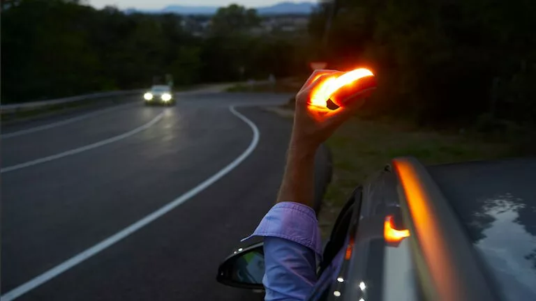 Qué es la baliza V16, obligatoria a partir de 2026, y para qué se usa en España