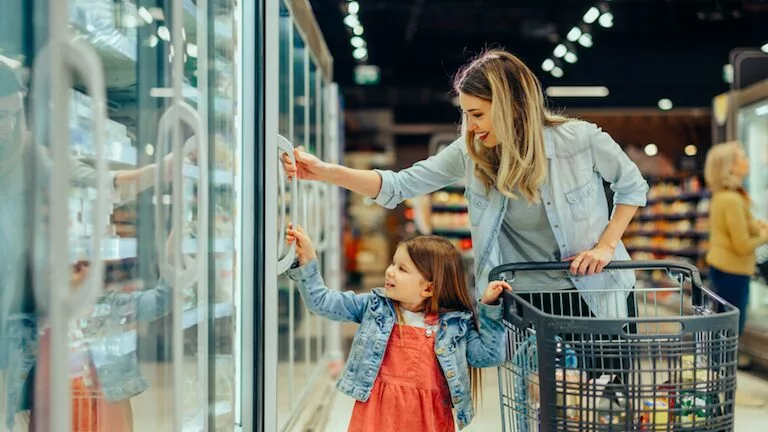Descuentos para familias numerosas y monoparentales en supermercados y tiendas de España